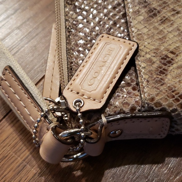 COACH ~ LEATHER SNAKESKIN CROSSBODY ~ BEIGE ~ SMALL - Picture 4 of 13